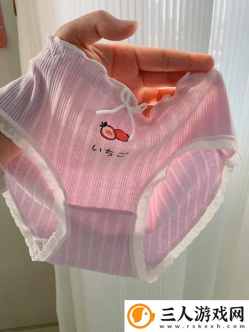 女被C扒衣服种草莓