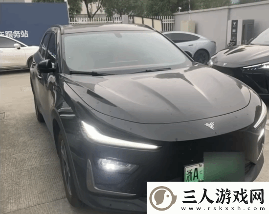 哪吒新车出事故两个月还没修女车主