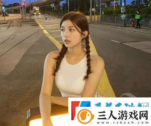 我被9个建筑工人抬到茶几上