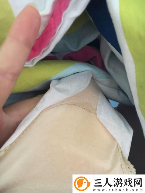 关于“女生流出白色的东西可以喝吗”的科学探讨