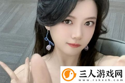 骆歆回应年收入才16万称开场秀衣服都是自费友