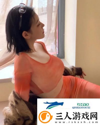 美女比基尼游泳图片视频