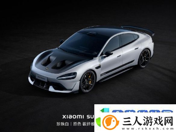小米晒出SU7Ultra碳纤维双风道前舱盖