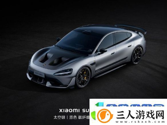 小米晒出SU7Ultra碳纤维双风道前舱盖