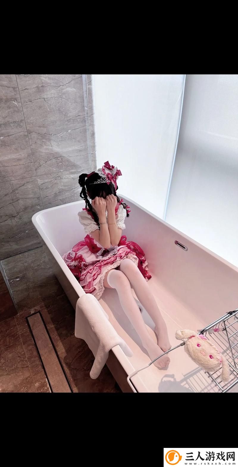 少萝被❌脱脱内内做运动
